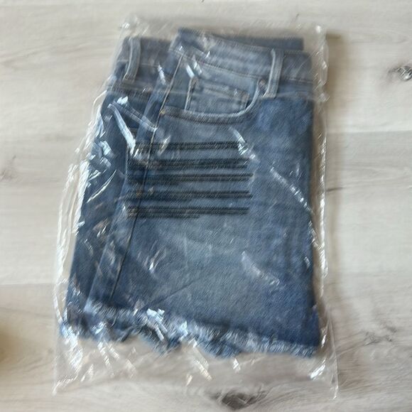 Risen Tummy Control High Rise Frayed Hem Denim Short in Medium wash New with tag - Picture 8 of 8